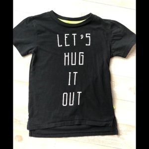 Graphic tee “let’s hug it out”